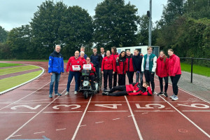 Rode Taart voor vrijwilligers atletiekvereniging Hanzesport!