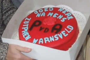 PvdA deelt Rode taart uit tijdens de week van de wijk