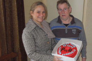Rode taart van januari 2014 naar Hans van der Veer