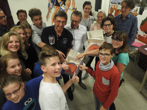 Rode taart voor ’t Spul(t): een gezellige familie muziekverenging met een jeugddweilorkest!