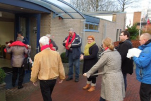 Vrijwilligers van het Hospice Zutphen ontvingen een rode taart
